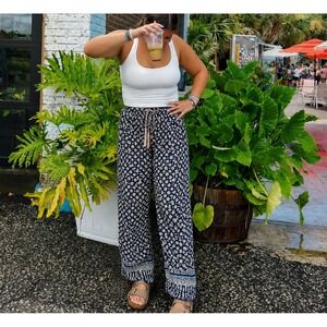 Natalie Martin Soft Pull On Pants Sz M Navy Floral Crop Straight Leg Boho Resort
